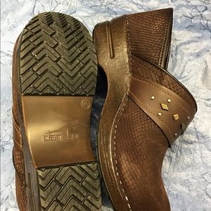 NICE Dansko Brown Clogs - 40/9.5 fit like 41/10!